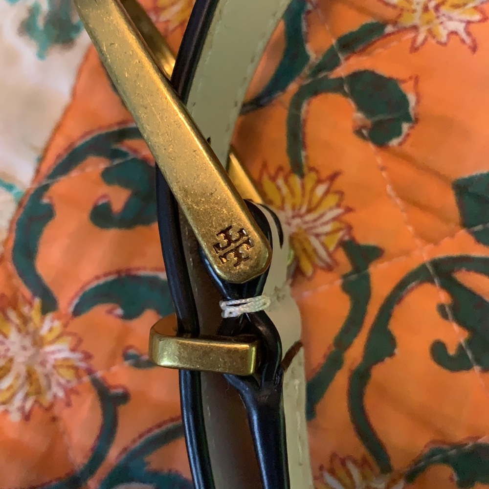 Modern Tory Burch purse - Picture 4 of 8